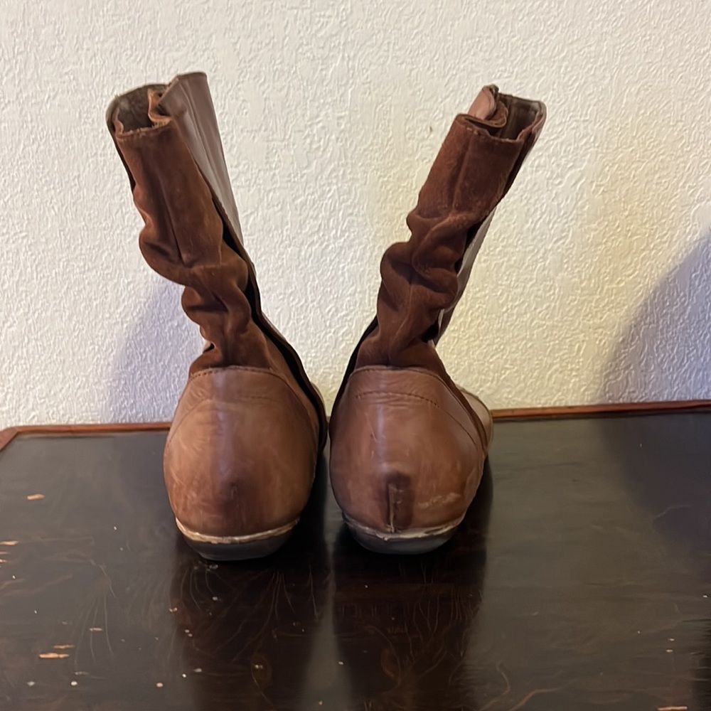 Patagonia Womens Leather and Suede Size 7 Boot - Picture 4 of 9